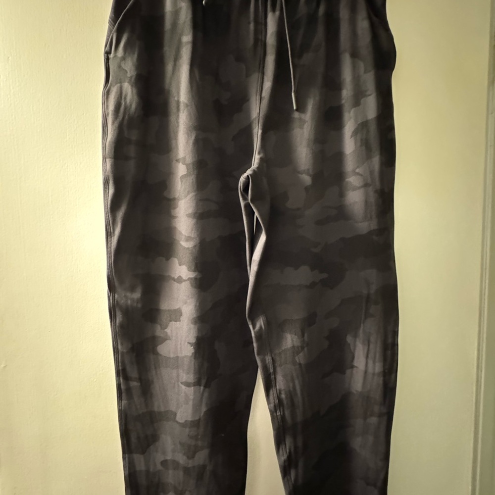 Women’s Camouflage Jogger Pants